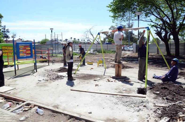 12208563_883354165094365_3893529462370130897_n